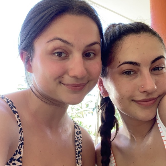 Meet your Posher, Kate - Picture 2 of 2